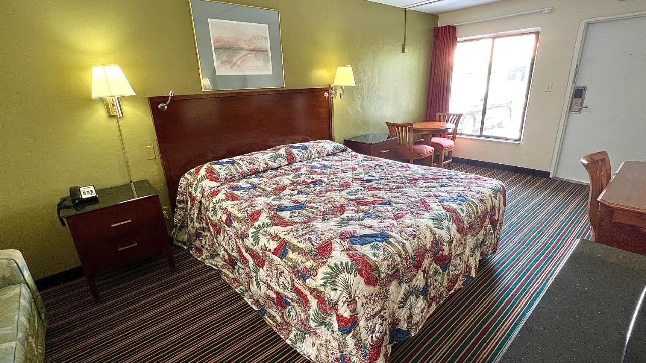 Gulf Way Inn Клируотер Экстерьер фото